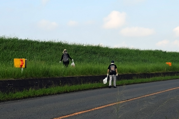 草が茂っている場所はゴミが見えにくいので、探しがいがあります